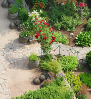 gartentreppe-pflanzkuebel-stein-blumenkuebel_fl